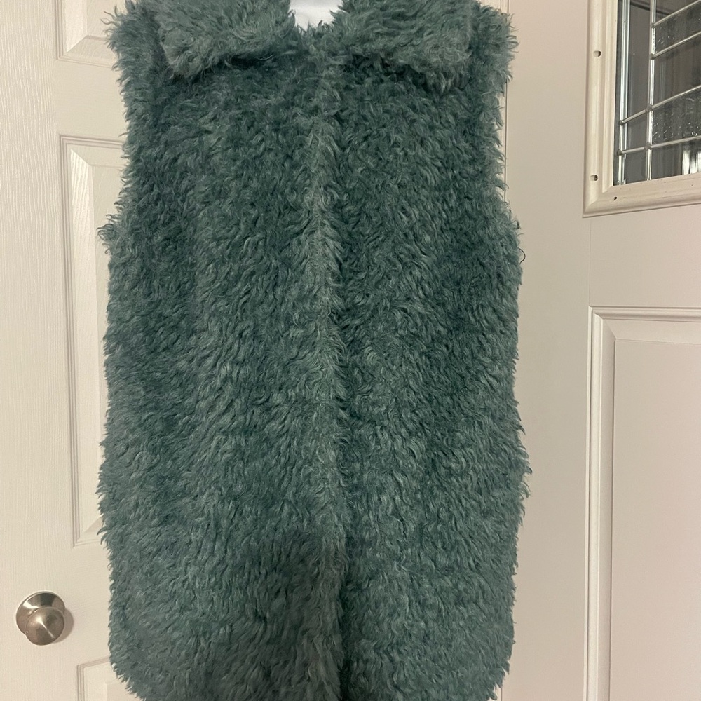 UGG Faux Fur Sherpa Vest Green | Size M